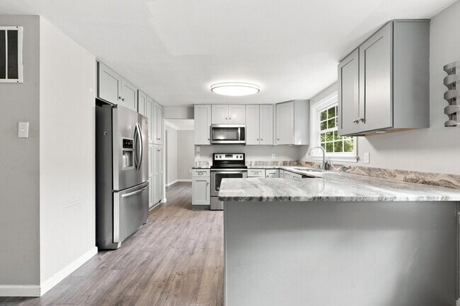 Building Photo - 4419 S Shore Dr