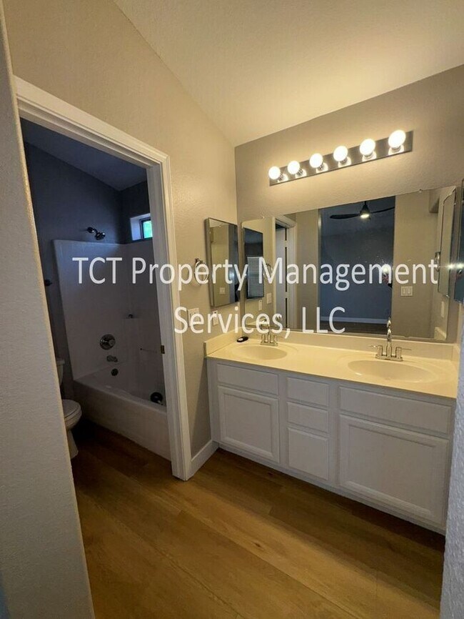 Building Photo - Updated Rent-Ready Home in Gilbert!