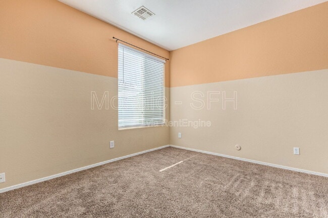 Building Photo - 3018 S 102nd Ln