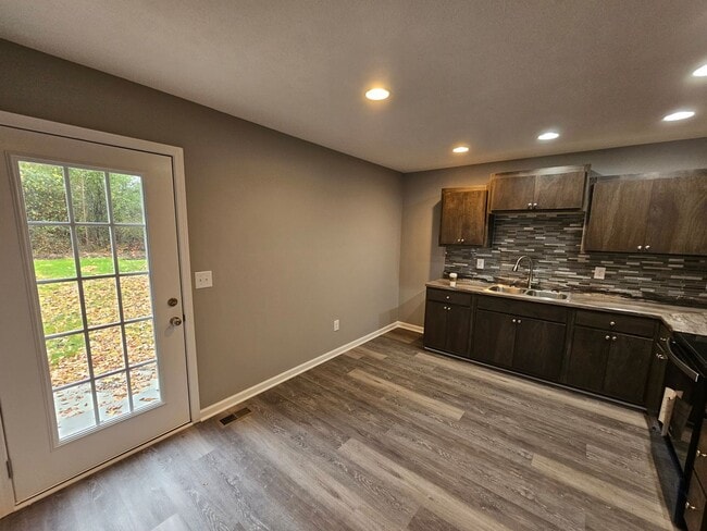 Building Photo - Charming 3 Bedroom Home in Tullahoma!