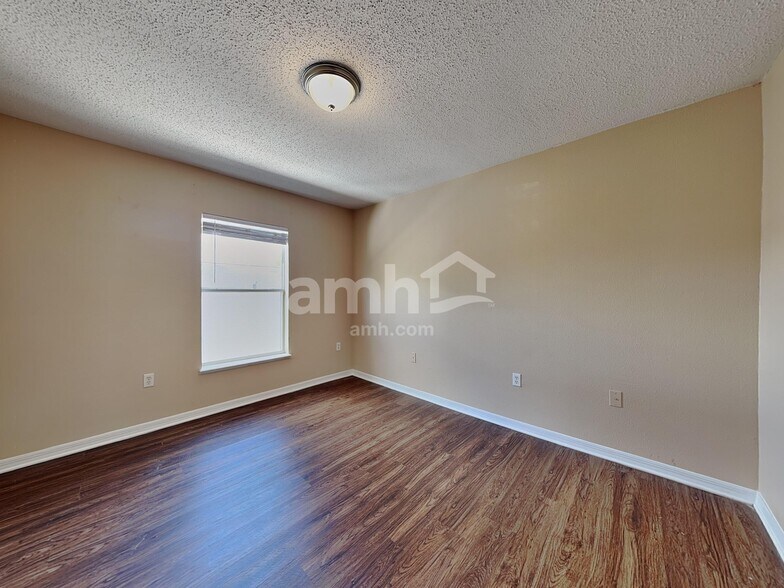 Building Photo - 934 Brenton Leaf Dr