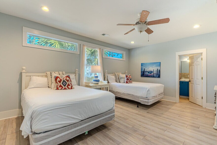 Building Photo - 152 Avenue of Oaks