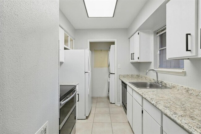 Building Photo - 17230 Imperial Valley Dr