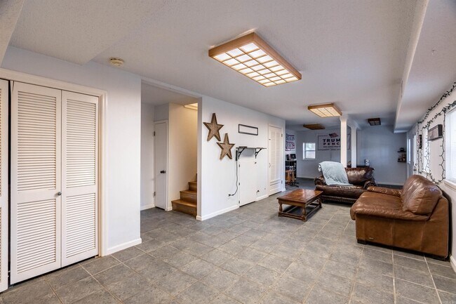 Building Photo - 7902 Harmon Dr
