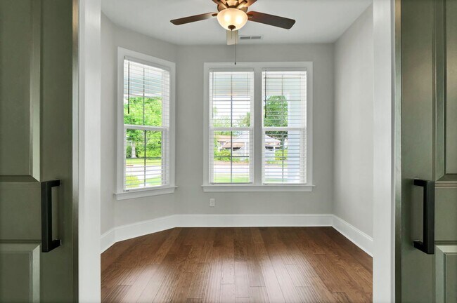 Building Photo - CATHERINES' COVE - Located off Bayshore Dr...