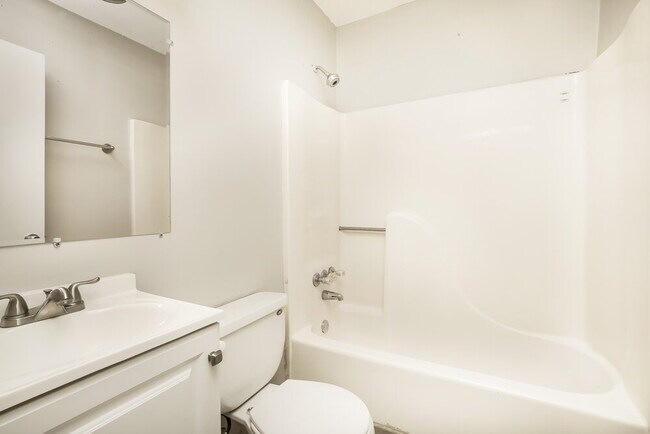 Building Photo - 111 Ridgeview Ct