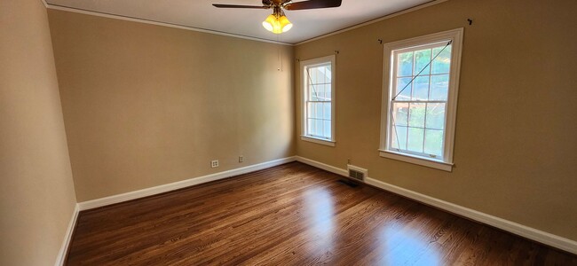 Building Photo - Wonderful home in Overlook!