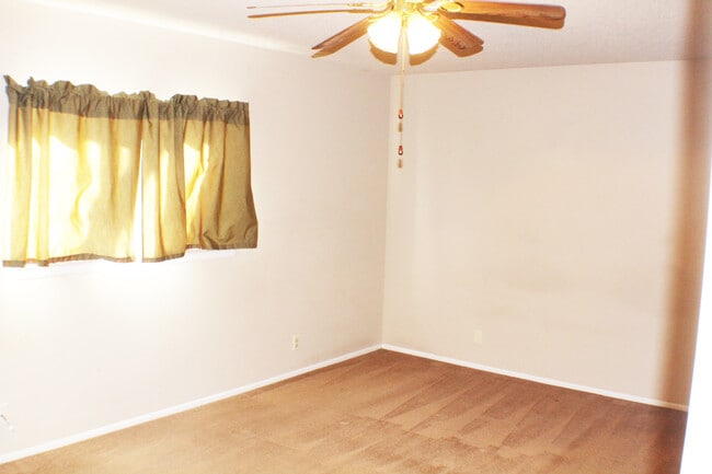 Building Photo - Lovely rental home near UTSA and USAA. Rea...
