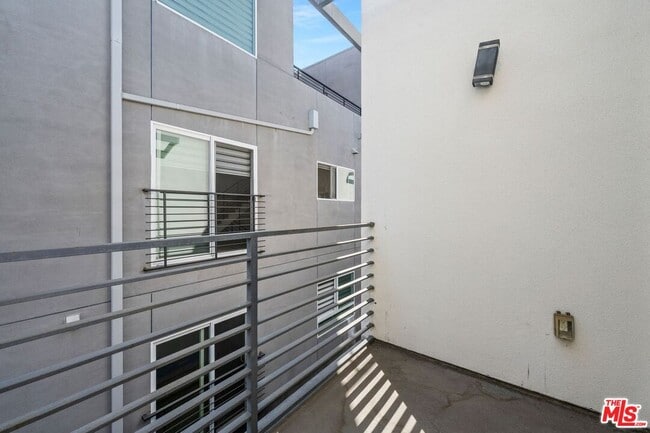 Building Photo - 1183 Crenshaw Blvd