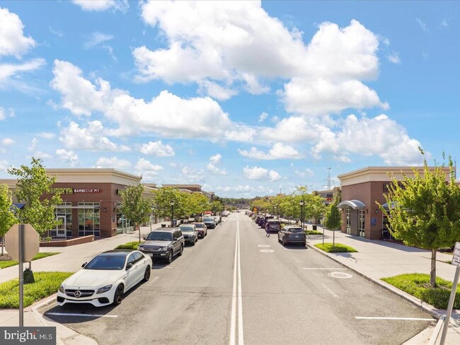 Building Photo - 7004 Dreams Way Ct