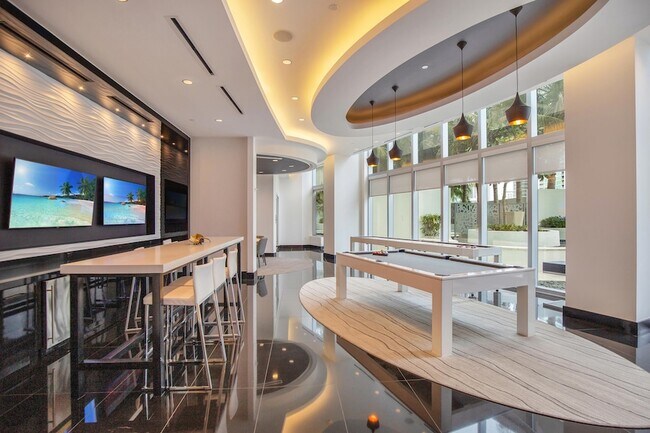 Building Photo - 851 NE 1st Ave