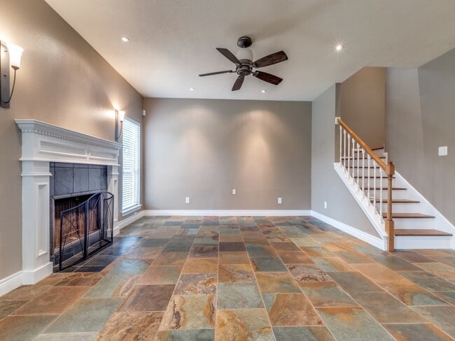 Building Photo - 1319 Park Wind Dr