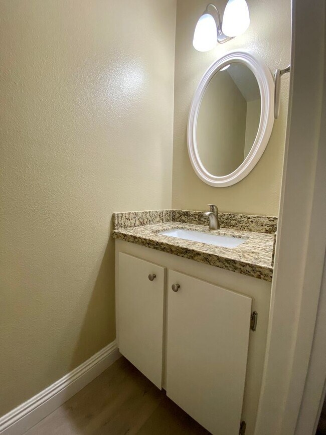 Building Photo - Beautiful 2 Bed, 2.5 Bath Condo in La Mesa