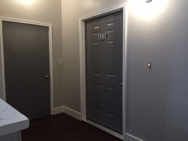 Building Photo - ATTENTION STUDENTS: 4 BEDROOM DOWNTOWN APA...