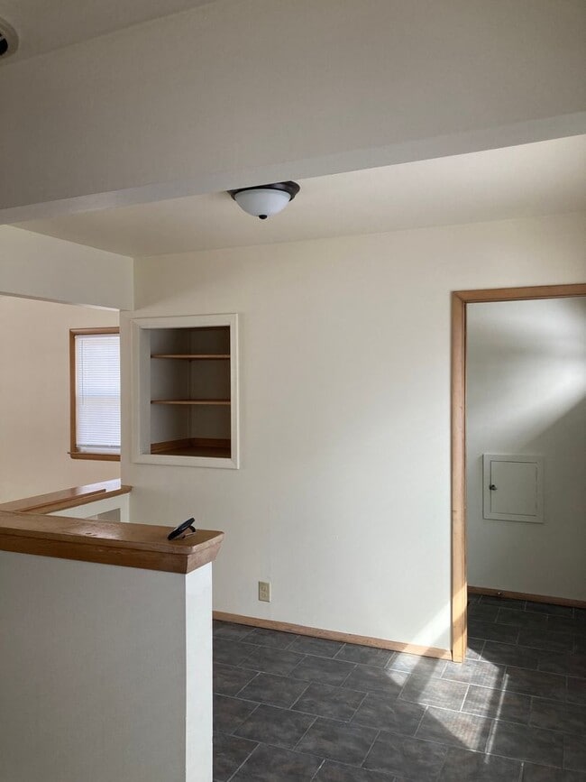 Building Photo - Single Family 3 Bedroom Home