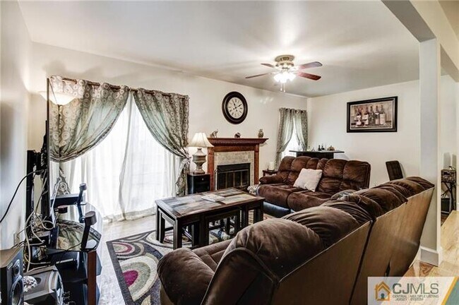 Building Photo - 1502 Timber Oaks Rd