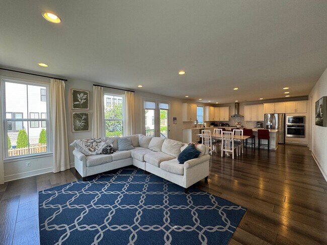 Building Photo - Stylish And Spacious 4 Bed 3.5 Bath Home I...