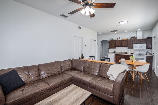 Building Photo - Rental Near Downtown Lakeland!!