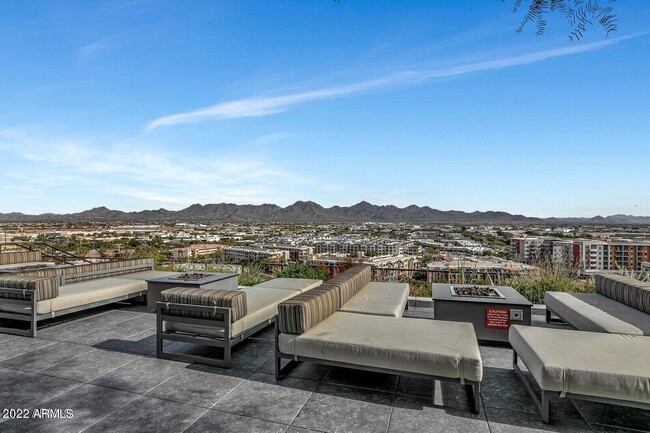 Building Photo - 7180 E Kierland Blvd