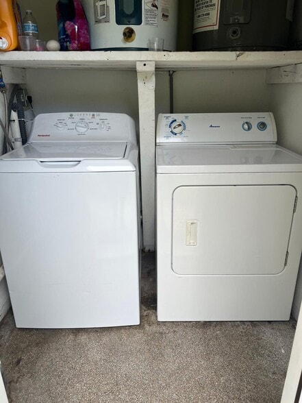 Laundry room - 1809 NE 2nd St