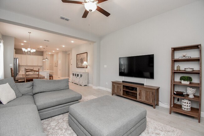 Building Photo - 15002 Bushy Bluestem Ct