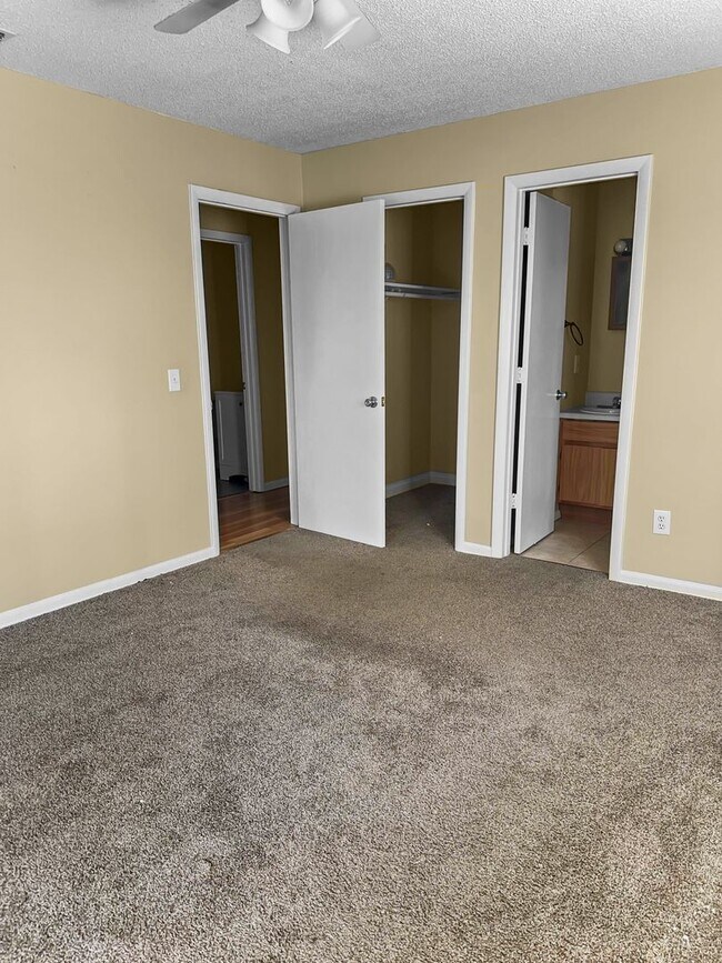 Building Photo - 276 Daffin Pl