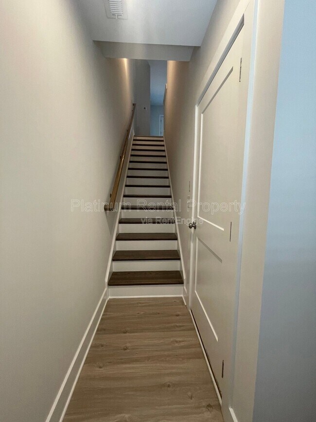 Building Photo - 146 Color Cir