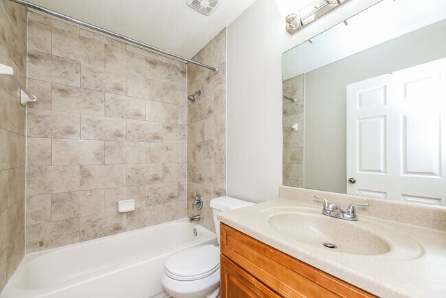 Building Photo - 641 Charles Pinckney St