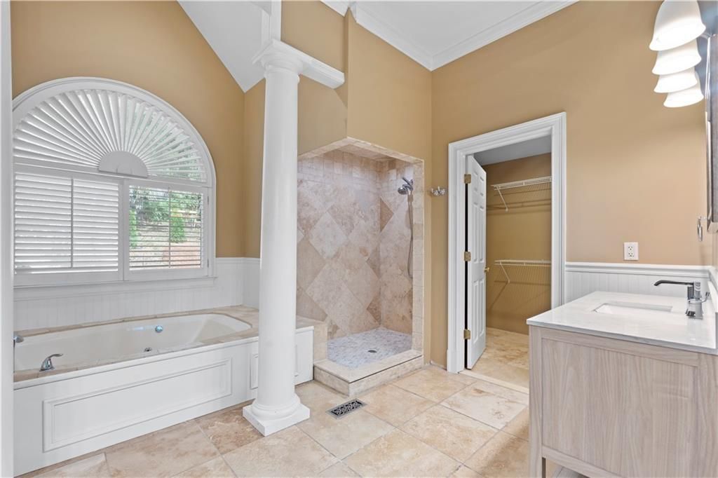 Building Photo - 235 Smokerise Trce