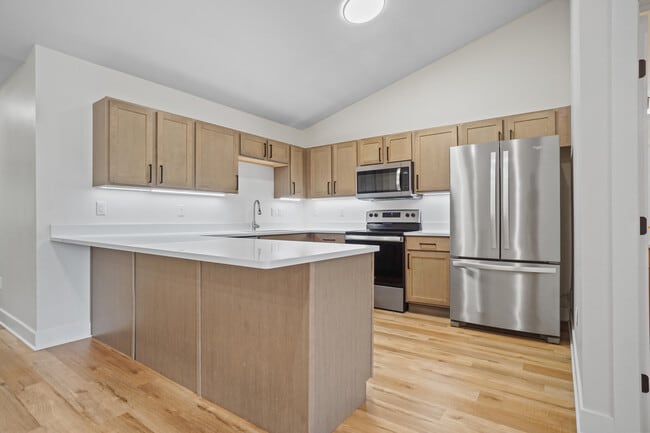 Building Photo - 117 Eiche Dr