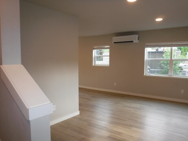 Building Photo - 5295 Chehalis Dr N