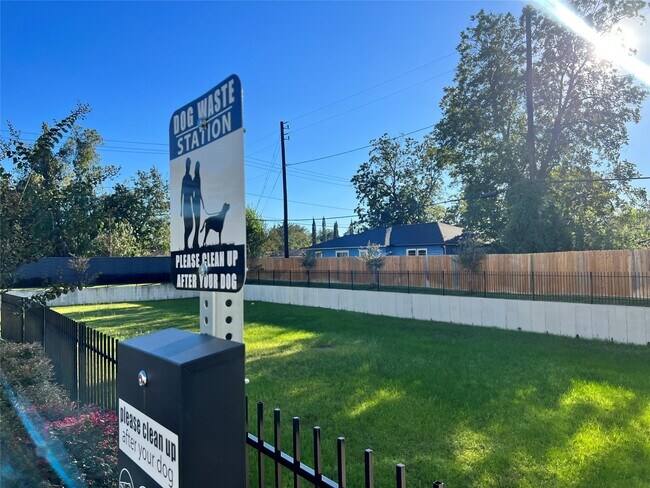 Building Photo - 6712 Parker Oaks Ln