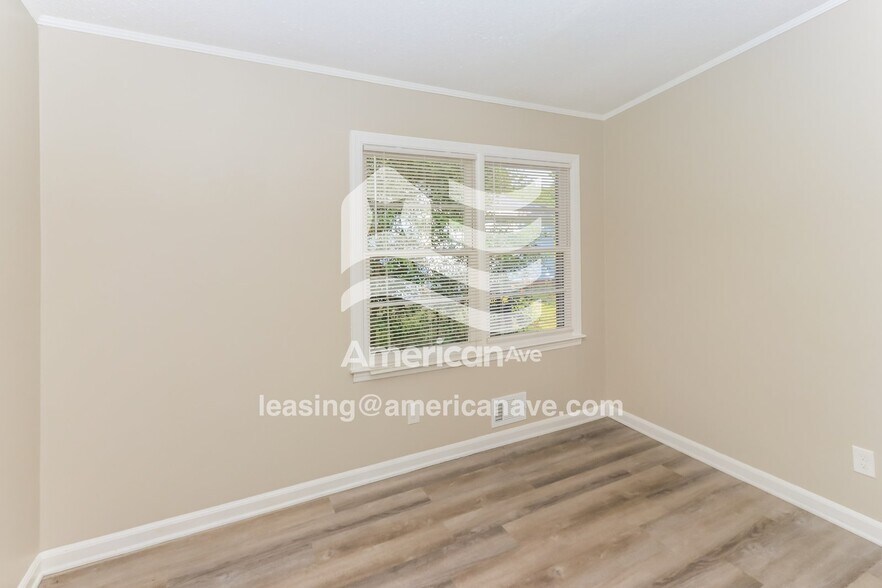 Building Photo - 503 Bernard Dr