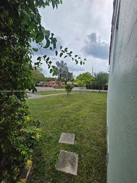 Building Photo - 1611 Coral Gate Dr