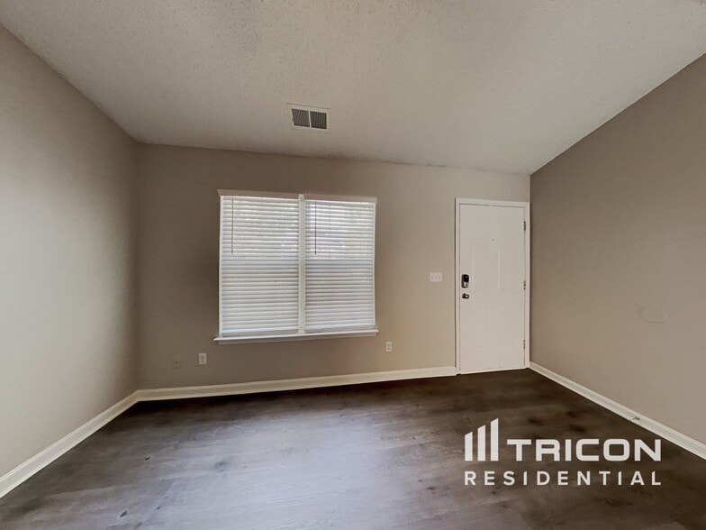 Building Photo - 2916 Westwinds Ct
