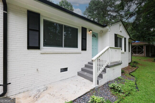 Building Photo - 2218 Dodson Dr