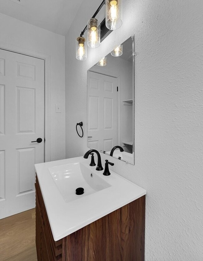 Building Photo - Beautifully maintained 2-bedroom, 1-bathroom house in Waco