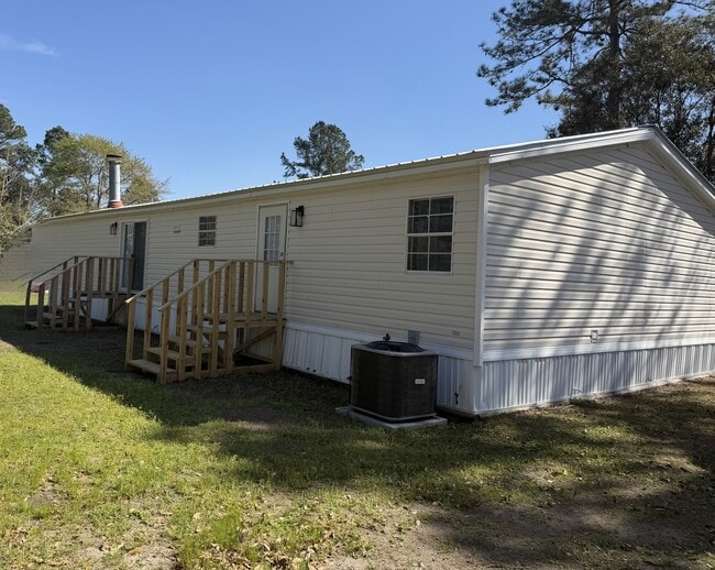 Building Photo - 350 Mockingbird Dr