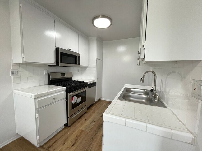 Building Photo - 5650 Fair Ave