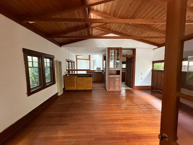 Building Photo - Private Venice Bungalow Near Abbot Kinney | 1BR + Office, 2 Baths, Garden Patio