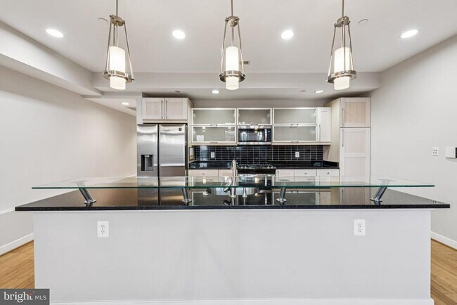 Building Photo - 241 R St NE