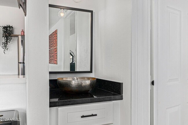 Building Photo - 8055 Thomas Rd