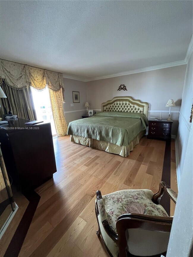 Building Photo - 5757 Collins Ave