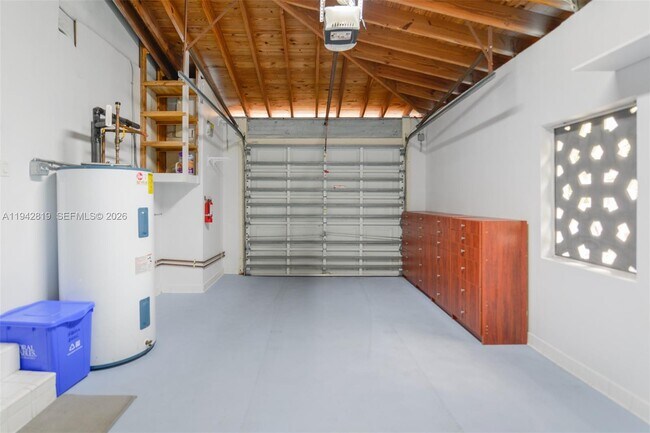 Building Photo - 911 Mariana Ave