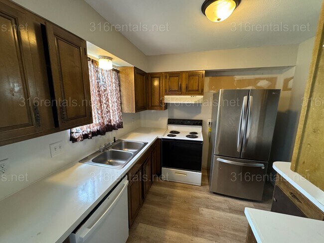 Building Photo - $850- 2 bed 1 bath - Townhomes