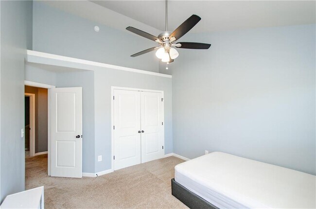 Building Photo - 4669 Sierra Creek Dr NE