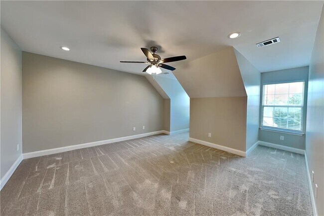 Building Photo - 401 Oscar Way