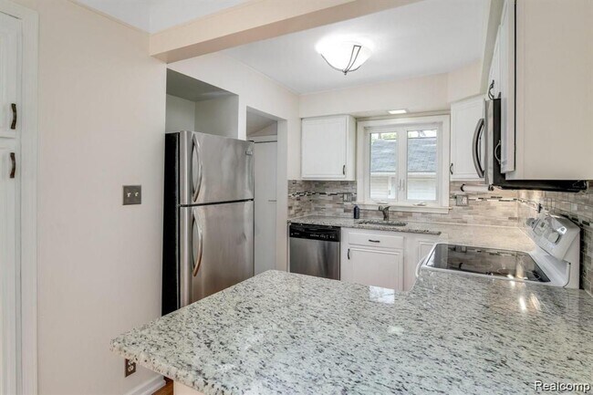 Building Photo - 3426 Chester Rd