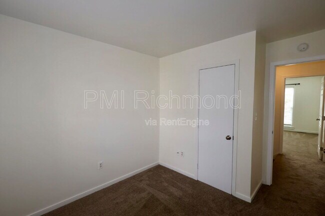 Building Photo - 1512 Lakeview Ave