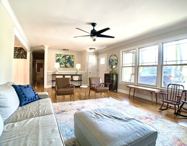 Building Photo - 423 Rivermont Dr